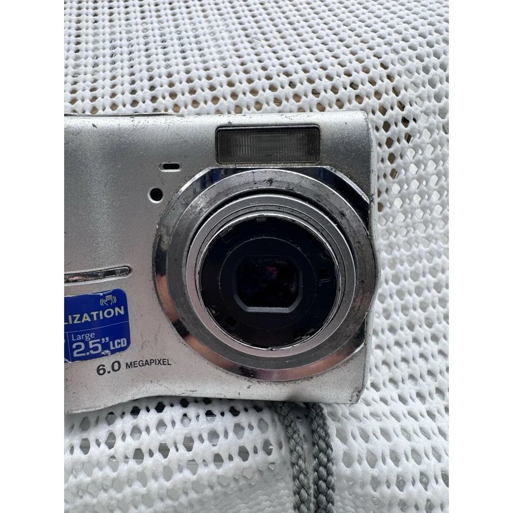 Olympus FE-180 6MP Digital Camera Parts Repair Powers On No Display Untested